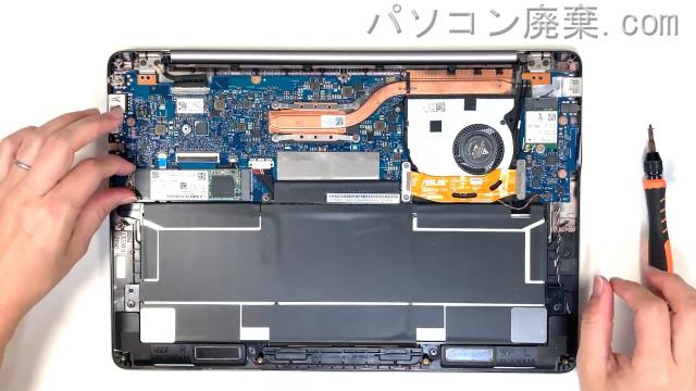 ZenBook UX330UのHDD（SSD）の場所です